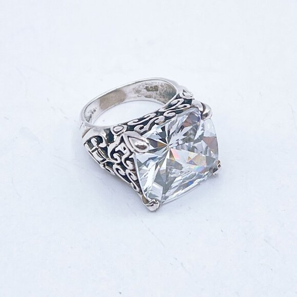 Vintage-Inspired Sterling Silver Ring Intricate Filigree Design Faceted Cubic Zi - Picture 10 of 10